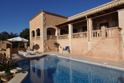 Pool und Terrasse