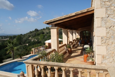 Pool und Terrasse